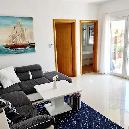 Apartman Anna شقة *